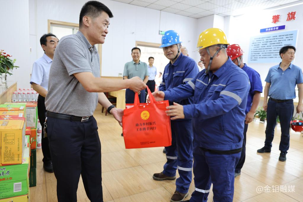 20230711-陕西有色金属集团党委副书记、董事、工会主席王小庆深入ty8天游平台登录集团“送清凉” (6).JPG